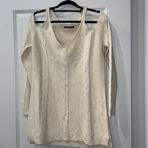 cut out shoulder sweater SIZE S/M